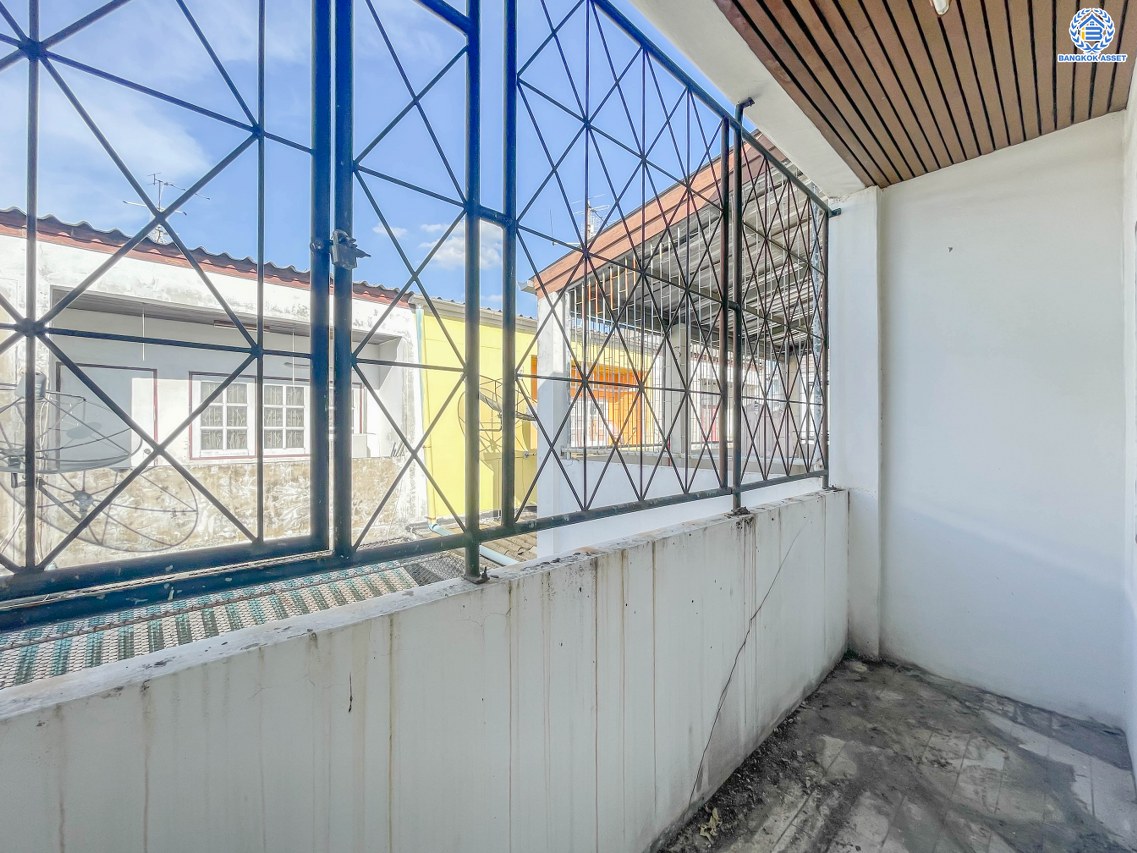 *****บ้านมือสองนนทบุรี โครงการ พิบูลย์การ์เด้นวิลล์ พิบูลย์สงคราม-พระราม5 เนื้อที่ 26.4 ตร.ว. ฟังก์ชัน 4 ห้องนอน 5 ห้องน้ำ จอดรถได้ 2 คัน บนสุดยอดทำเล เหมาะกับการลงทุน เชื่อมถนนพิบูลย์สงคราม, วงศ์สว่าง, นครอินทร์ และติวานนท์ ใกล้จุดขึ้นทางด่วนศรีรัช-วงแหวนรอบนอก ใกล้รถไฟฟ้า "สถานีแยกติวานนท์"